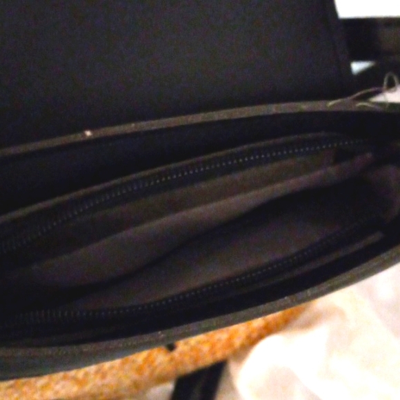 Straw Crossbody Bag Purse Flap-Over Circle Lock Zip 7" X 8.5" Lined Black Trim - Picture 5 of 7